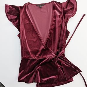BANANA REPUBLIC| Velvet short sleeve wrap top - SIZE XS in gorgeous wine color